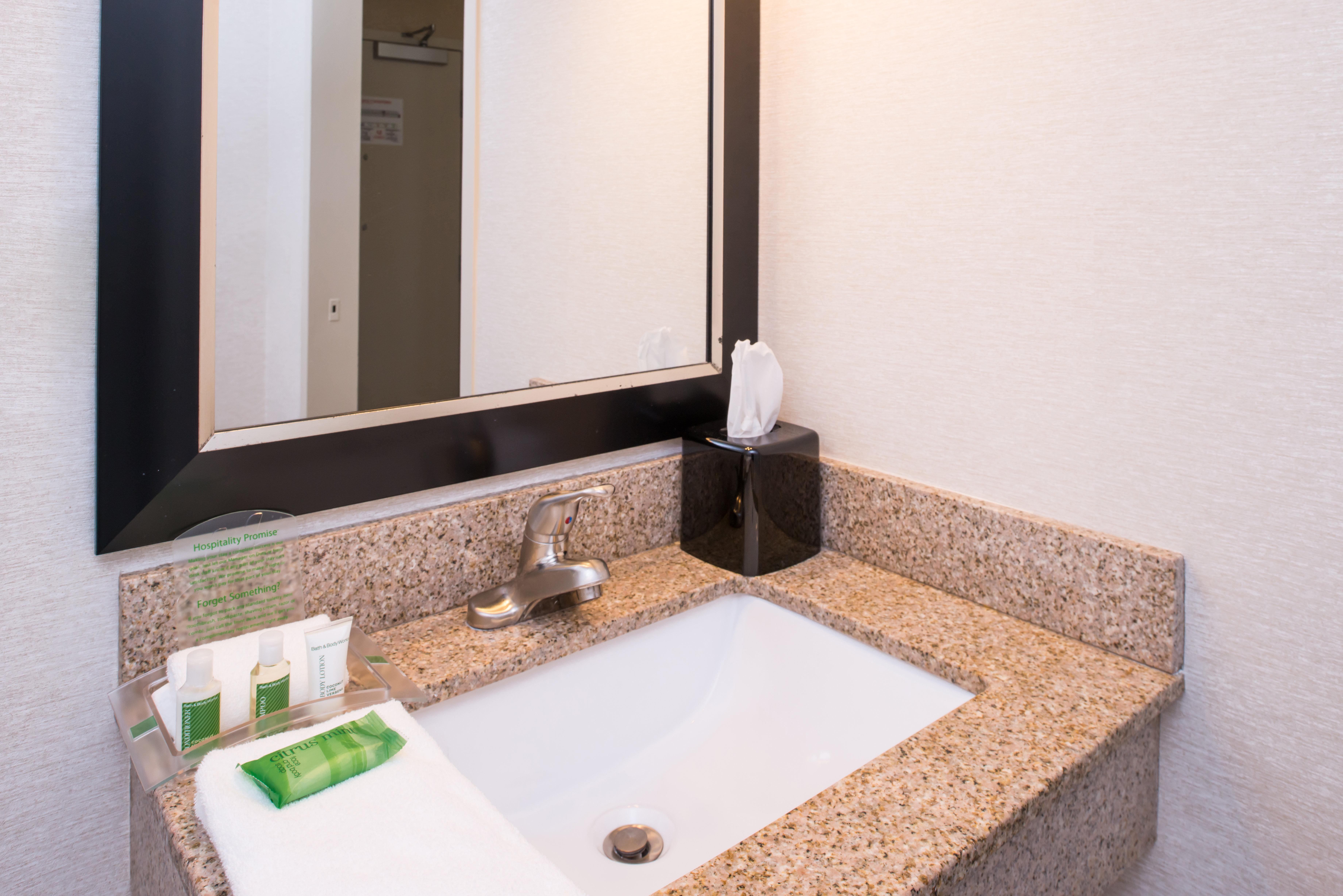 Holiday Inn Concord Downtown, An Ihg Hotel Экстерьер фото